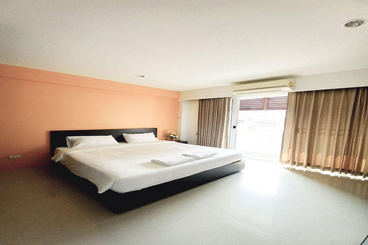 Ruan Plaisoi Apartment Bangkok Exterior photo