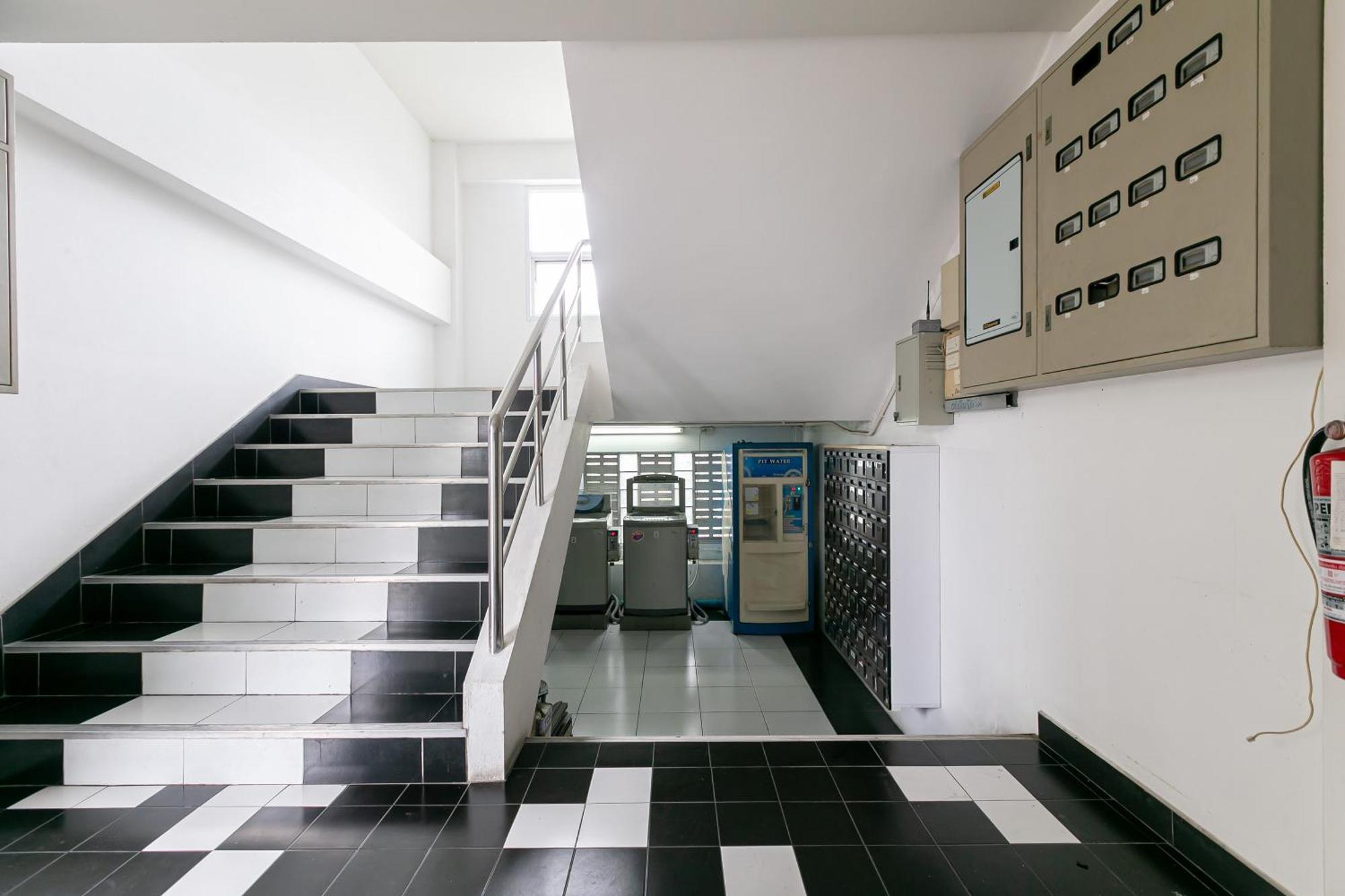 Ruan Plaisoi Apartment Bangkok Exterior photo