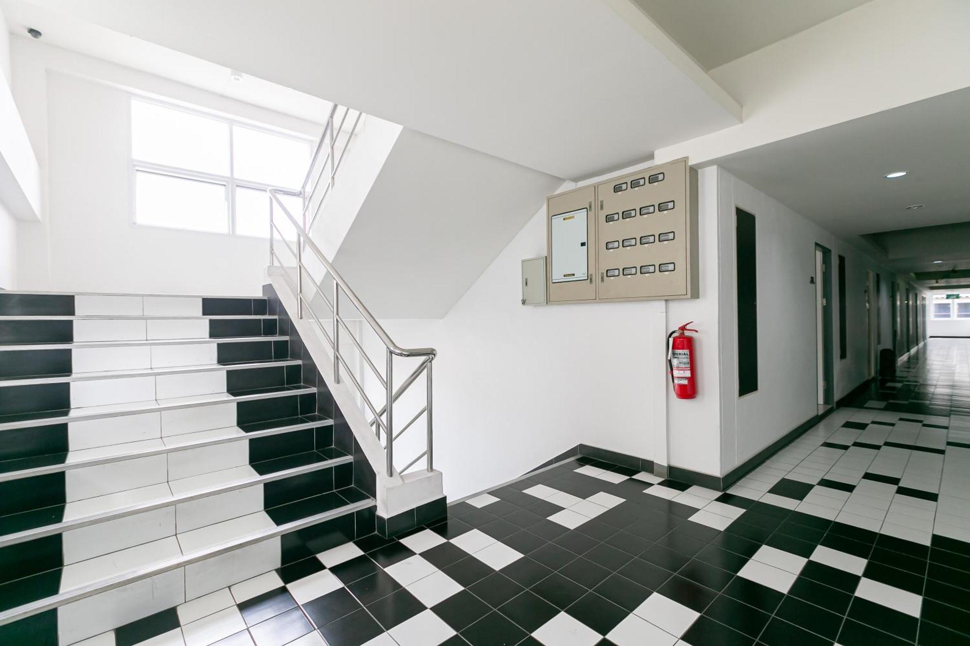 Ruan Plaisoi Apartment Bangkok Exterior photo