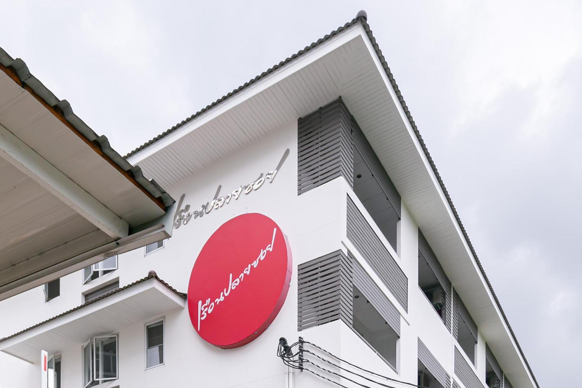 Ruan Plaisoi Apartment Bangkok Exterior photo